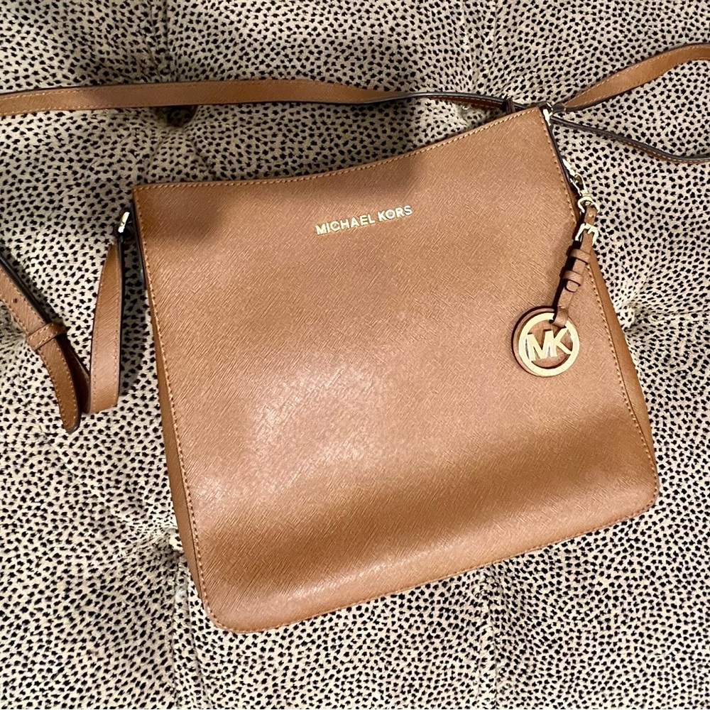 Michael Kors Jet Set Messenger Bag